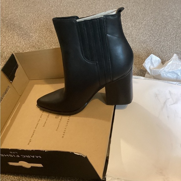 NWT Marc Fisher Oshay Bootie Leather Chelsea Boot Stacked Heel Pointed Toe 10M - Picture 6 of 6